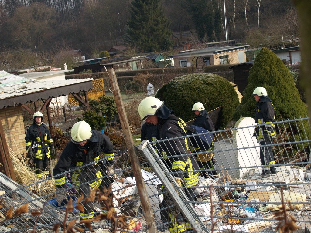 Gartenhaus in Koeln Vingst Nobelstr explodiert   P051.JPG